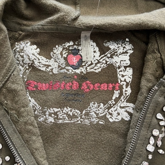 New without tags 
Twisted Heart 
Khaki Green Hoodie Size Small - Picture 4 of 4